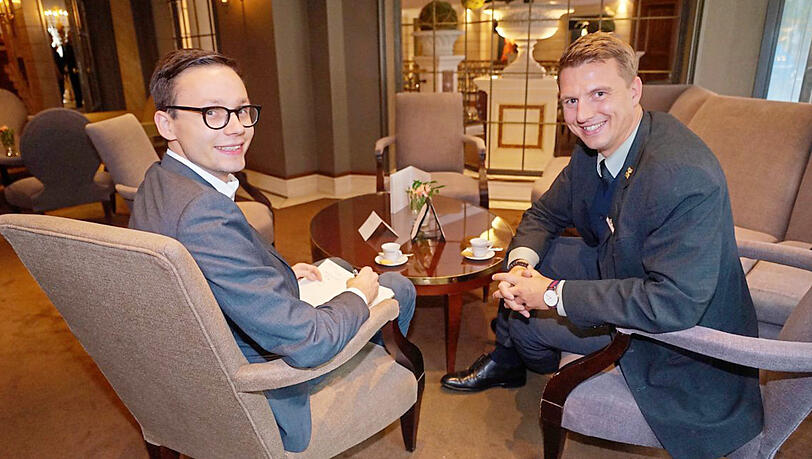 AZ-Reporter Paul Nöllke mit Tobias Lindner. AZ-Reporter Paul Nöllke mit Tobias Lindner.