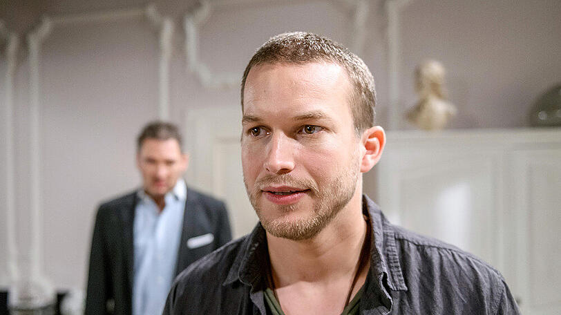 "Sturm der Liebe": Christoph (l.) macht Tim klar, dass die Flucht der einzige Ausweg ist.