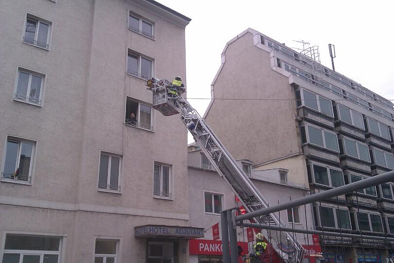 Spektakuläre Rettung in der Ludwigsvorstadt: Die Bilder vom Einsatz.