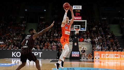 Ratiopharm Ulm gewinnt das Er&ouml;ffnungsspiel der neuen BBL-Saison gegen die Niners Chemnitz.
