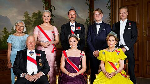 Auf dem Familienfoto zum 18. Geburtstag von Ingrid Alexandra aus dem Jahr 2022 ist hinten rechts auch Marius Borg Høiby zu sehen. (Archivbild)