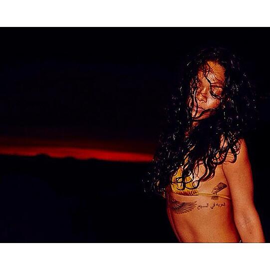 Weitere sexy Bilder von Rihanna.