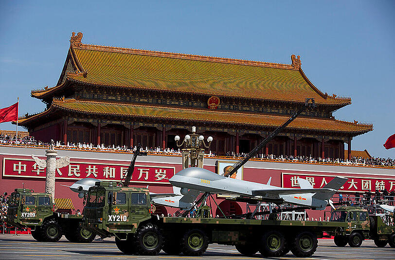 Bei der größten Militärparade seiner Geschichte hat China seine neuen Superwaffen präsentiert.