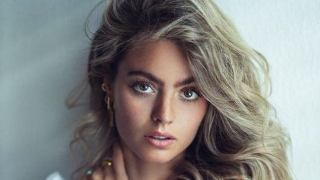 Auf Nadines Kanälen ist oft Mops Gustl zu sehen – der darf nicht mit. Die GNTM-Teilnehmerin engagiert sich sozial und wurde schon zur Lebensretterin.
Instagram: iam.nadinewimmer,
TikTok: @nadinewimmerofficial Auf Nadines Kanälen ist oft Mops Gustl zu sehen – der darf nicht mit. Die GNTM-Teilnehmerin engagiert sich sozial und wurde schon zur Lebensretterin.
Instagram: iam.nadinewimmer,
TikTok: @nadinewimmerofficial
