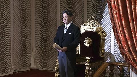 Zwischen Tradition und Moderne: Japans Kaiser Naruhito.