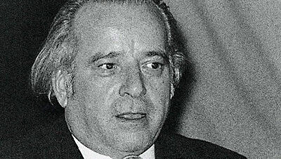 Franz Sackmann (von 1969 bis 1973) hatte es als Nachfolger des verstorbenen Adalbert Wetzel schwer, die Löwen richtig zu führen. Unter seiner Regie stieg 1860 von der Bundesliga in die damalige Regionalliga ab. Franz Sackmann (von 1969 bis 1973) hatte es als Nachfolger des verstorbenen Adalbert Wetzel schwer, die Löwen richtig zu führen. Unter seiner Regie stieg 1860 von der Bundesliga in die damalige Regionalliga ab.