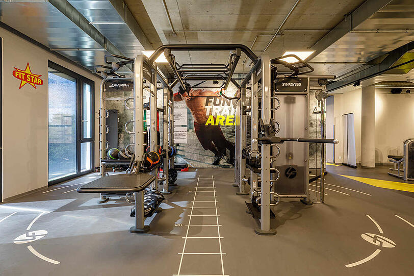 Die Studios bieten mit unterschiedlichen Trainingsbereichen wie Functional/TRX Training, Power Plate Vibrationstraining, Cyber Cycling, Dr. Wolff Rückenstraße oder auch einer Ladies Only Area viel Abwechslung beim Training.