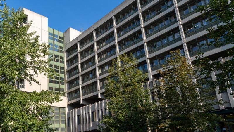 Gerichtsgebäude des Oberlandesgerichts II vor Prozessbeginn.