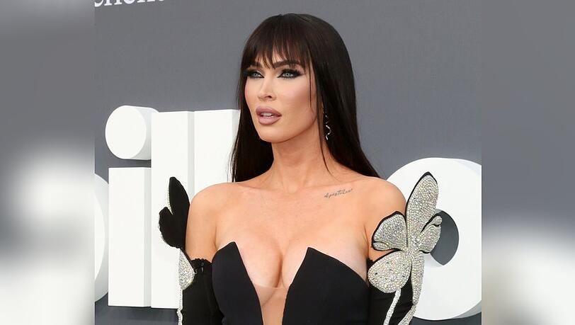 Megan Fox steht auf freizügige Outfits. Megan Fox steht auf freizügige Outfits.