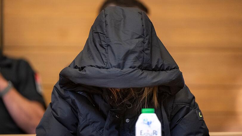 Einer Mutter wird nach dem gewaltvollen Tod ihrer Kinder der Prozess gemacht - die Staatsanwaltschaft spricht von Mord im Zustand der Schuldunfähigkeit.