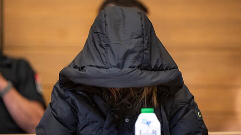 Einer Mutter wird nach dem gewaltvollen Tod ihrer Kinder der Prozess gemacht - die Staatsanwaltschaft spricht von Mord im Zustand der Schuldunfähigkeit.
