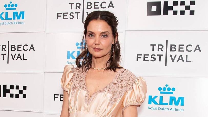 Katie Holmes wurde mit einem neuen Mann an ihrer Seite gesichtet. Katie Holmes wurde mit einem neuen Mann an ihrer Seite gesichtet.