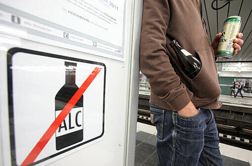 In Hamburg bereits Realität: Alkoholverbot in allen S-Bahnen.