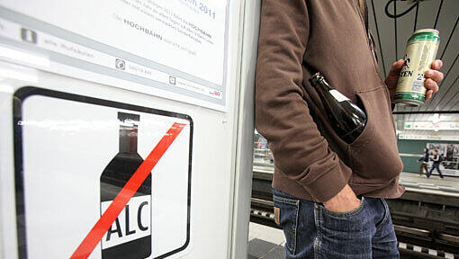 In Hamburg bereits Realität: Alkoholverbot in allen S-Bahnen.
