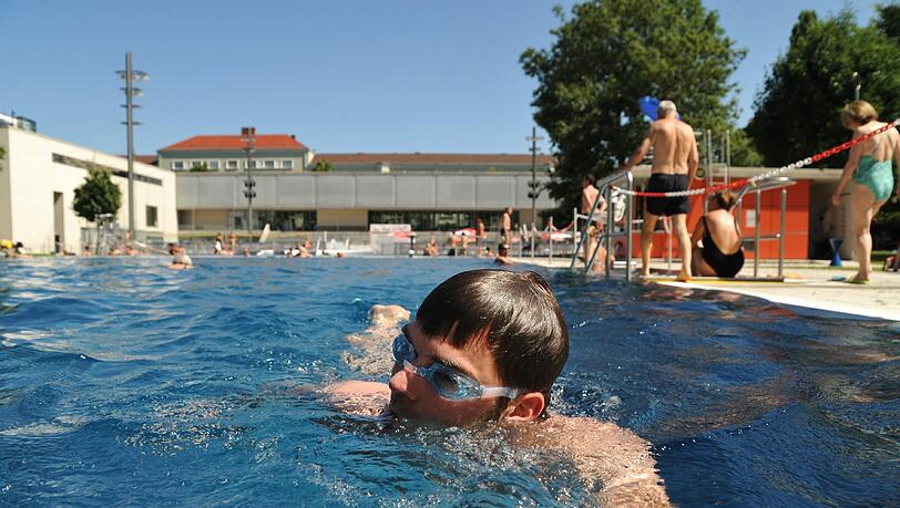 Im Prinzregentenbad wird der das Tor diese Woche erst ab 9 Uhr geöffnet. Im Prinzregentenbad wird der das Tor diese Woche erst ab 9 Uhr geöffnet.