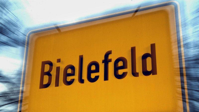 Ortsschild in Bielefeld: Die Stadt ist nach eingehender Prüfung zum dem Schluss gekommen, dass sie allen Gerüchten zum Trotz existiert. Ortsschild in Bielefeld: Die Stadt ist nach eingehender Prüfung zum dem Schluss gekommen, dass sie allen Gerüchten zum Trotz existiert.