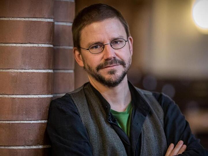 Der Menschenrechtsaktivist Peter Steudtner, aufgenommen bei der Verleihung des Friedenspreis 2017 Stiftung Quäker-Hilfe in der Gethsemanekirche in Berlin.