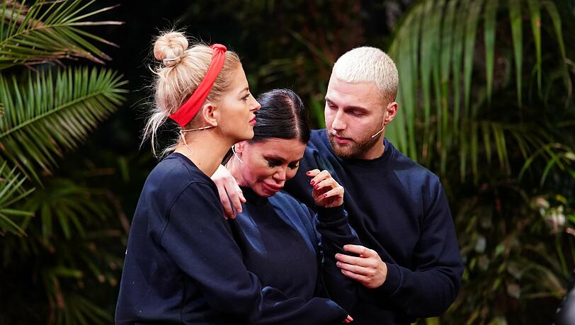 In der vierten Gruppe der Dschungelshow-Promis kämpften Xenia von Sachsen, Djamila Rowe und Filip Pavlovic um das goldene Ticket für das Dschungelcamp 2022 In der vierten Gruppe der Dschungelshow-Promis kämpften Xenia von Sachsen, Djamila Rowe und Filip Pavlovic um das goldene Ticket für das Dschungelcamp 2022