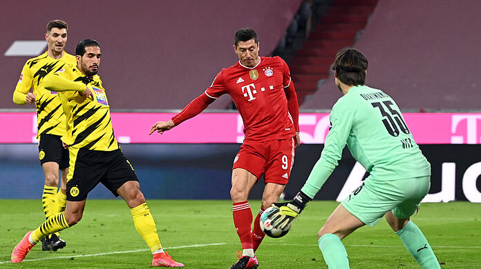 Jubelt Bayerns Robert Lewandowski (2.v.r.) auch im Supercup gegen Dortmund?