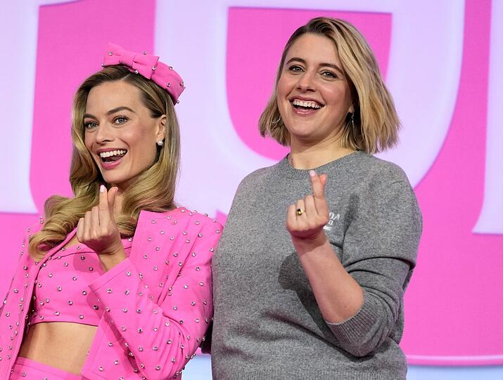 "Barbie"-Darstellerin Margot Robbie (links) und die Regisseurin und Co-Autorin Greta Gerwig.