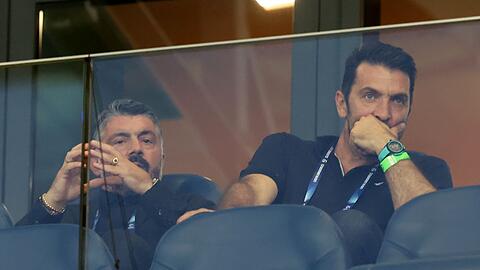 Italiens neuer Nationaltrainer Gennaro Gattuso (l) erlebte ein spannendes K.o.-Duell.