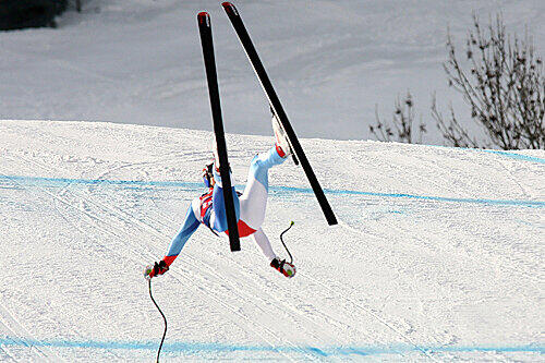 Der damals 25 Jahre alte Kombinations-Weltmeister von 2007 geriet am Zielsprung in Rücklage und schlug nach einem unkontrollierten Flug über etwa 70 Meter hart mit dem Rücken auf der Piste auf, überschlug sich.