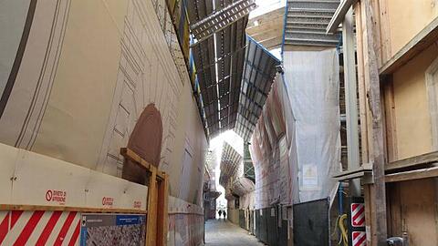 Auch fünf Jahre nach dem Beben sind viele Straßen in L'Aquila noch eine Baustelle