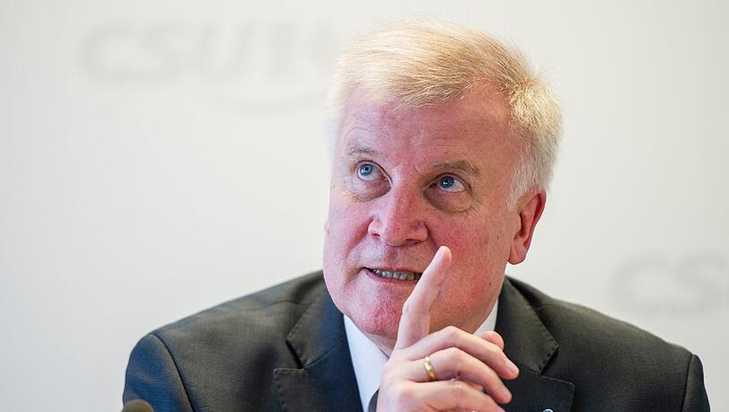 Sich über den Stellenstopp hinwegsetzen? Nicht mit Horst Seehofer. Sich über den Stellenstopp hinwegsetzen? Nicht mit Horst Seehofer.