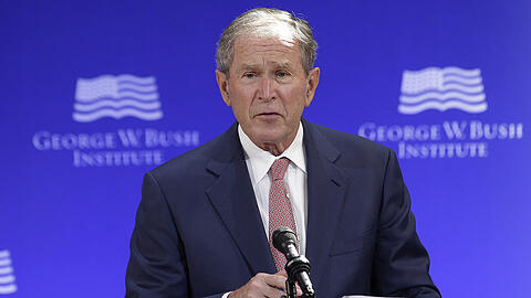 Mit ungewöhnlich scharfen Worten kritisierte der ehemalige US-Präsident George W. Bush die Politik seines Nach-Nachfolgers Donald Trump.