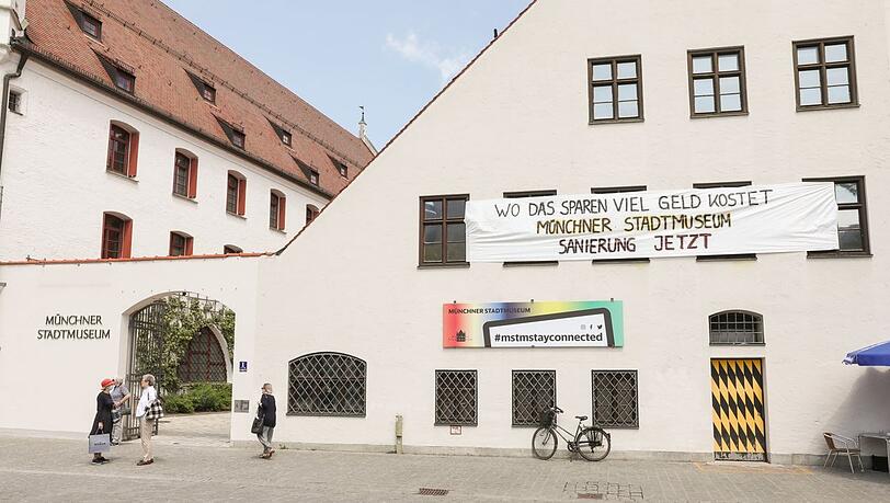 Der Protest des Stadtmuseums am St.-Jakobs-Platz gegen den rotgrünen Aufschub der Sanierung. Der Protest des Stadtmuseums am St.-Jakobs-Platz gegen den rotgrünen Aufschub der Sanierung.