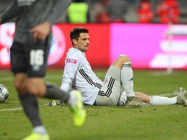 Frustriert: Bayern-Keeper Sven Ulreich musste beim Test in Nürnberg öfter hinter sich greifen.