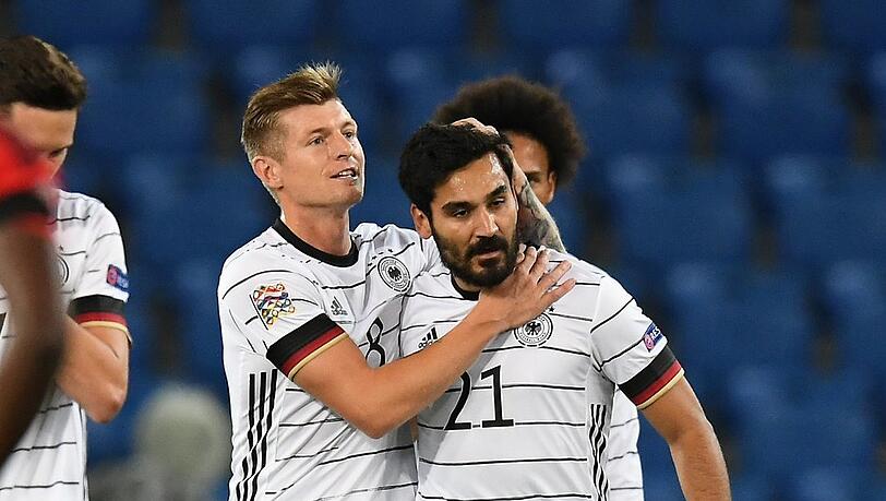 Starke Konkurrenz: Toni Kross (l.) und Ilkay Gündogan. Starke Konkurrenz: Toni Kross (l.) und Ilkay Gündogan.