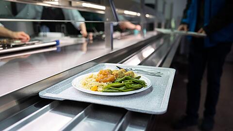 In den Mensen gibt es vergleichsweise g&uuml;nstige Verpflegung. (Symbolbild)