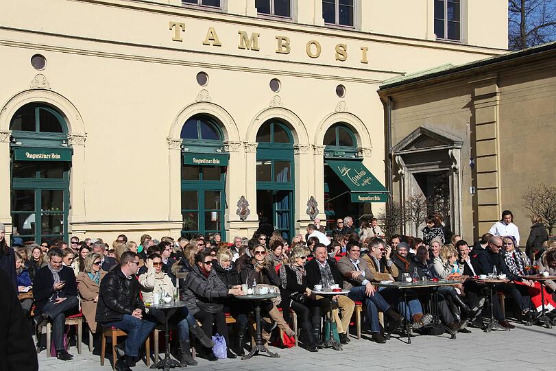 Frühlingserwachen in München - schon jetzt freuen sich viele auf's warme Wochenende und den Biergarten. Sehen Sie hier die ersten Frühlingsbilderbilder aus der Weltstadt mit Herz...
