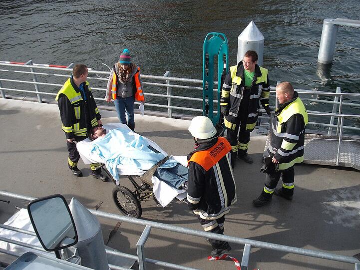 Vermeintlich dramatische Szenen gab es am Samstag bei einer Notfallübung am Tegernsee zu sehen - die Bilder.