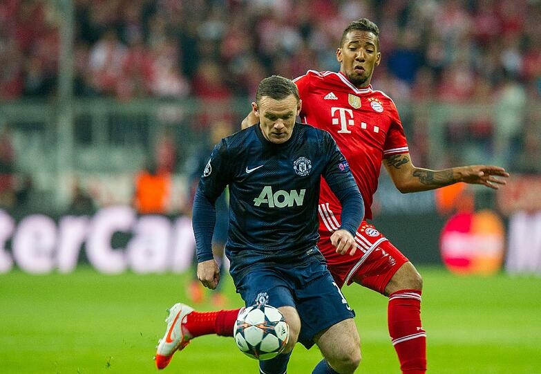 JÉRÔME BOATENG: NOTE 3.
Hofknicks vor Rooney (8.), sonst zweikampfstark und offensiv-interessiert. Seine Diagonalbälle gingen aber oft ins Nichts.