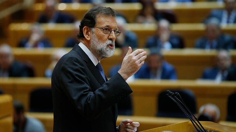 Spaniens Präsident Mariano Rajoy hat den Senat in Madrid zur Entmachtung der nach Unabhängigkeit strebenden katalanischen Regionalregierung aufgefordert.