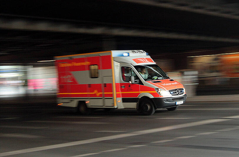 Die 76-Jährige schwebt in Lebensgefahr. (Symbolbild)