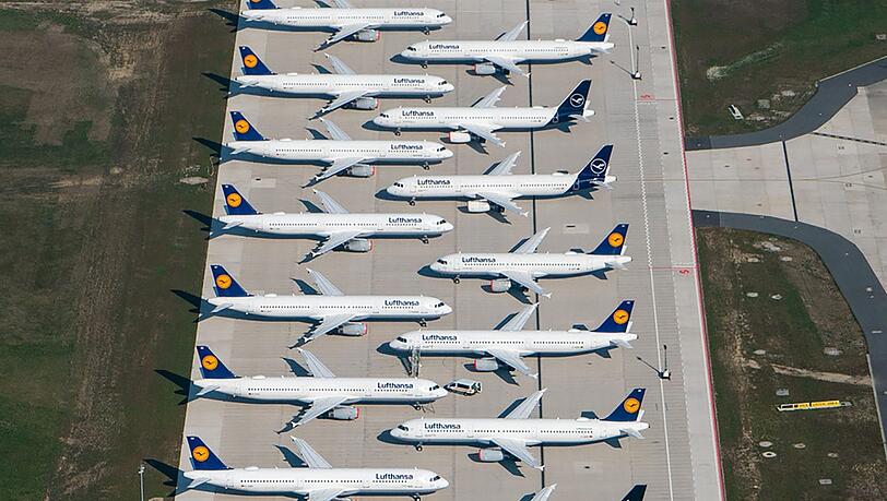 Akkurat geparkt: Lufthansa-Jets stehen auf dem Hauptstadtflughafen Berlin-Brandenburg. Akkurat geparkt: Lufthansa-Jets stehen auf dem Hauptstadtflughafen Berlin-Brandenburg.