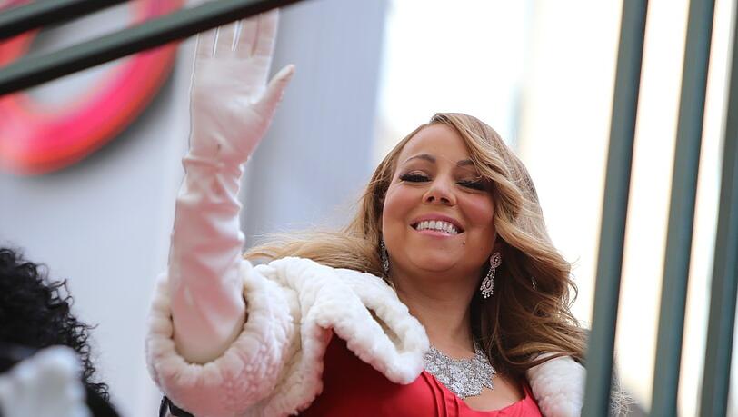 Alle Jahre wieder: Mariah Carey grüßt mit "All I Want For Christmas Is You" mal wieder von der Chartspitze.