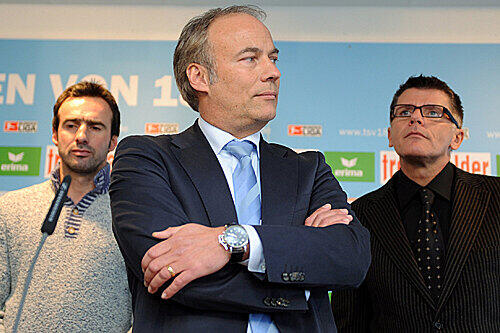 Gesprngtes Trio: Präsident Rainer Beeck (Mi.), Sportdirektor Miki Stevic (li.) und Ex-Geschäftsführer Manfred Stoffers.