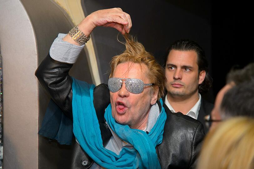 Party! Helmut Berger kommt im Pulffy-Club in Wien an.