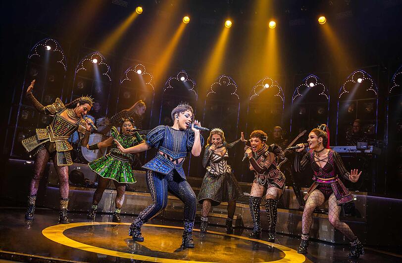 SIX THE MUSICAL: Ein spektakul&auml;res Live-Erlebnis, das Genre-Grenzen sprengt und vor allem das junge Publikum und Theater-Newbies in seinen Bann zieht.