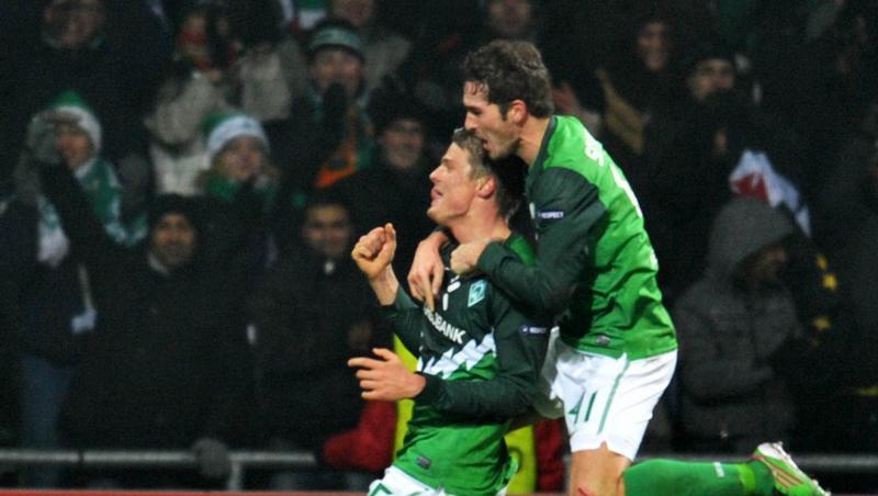ominik Schmidt (r) gratuliert Sebastian Proedl zum 1:0. ominik Schmidt (r) gratuliert Sebastian Proedl zum 1:0.