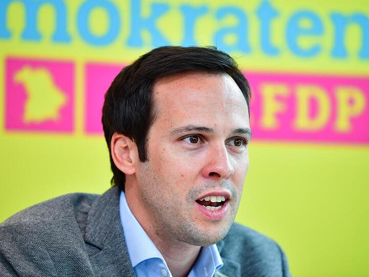 Martin Hagen, bayerischer FDP- Fraktionsvorsitzender, spricht auf einer Pressekonferenz. Foto: Matthias Merz/dpa/Archivbild