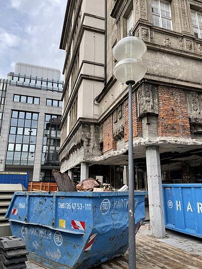 Ganz schön entkernt ist der Karstadt am Hauptbahnhof.