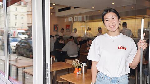 Die 23-jährige Ika Chen hat im Uni-Viertel das Umi eröffnet. In dem Lokal stehen japanische Udon-Nudeln und "Sandos" auf der Karte.
