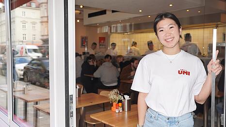 Die 23-jährige Ika Chen hat im Uni-Viertel das Umi eröffnet. In dem Lokal stehen japanische Udon-Nudeln und "Sandos" auf der Karte.