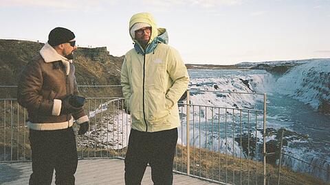 Klaas Heufer-Umlauf und Joko Winterscheidt (r.) gehen f&uuml;r Joyn in dem neuen Format "Joko & Klaas machen Urlaub" auf Reisen.