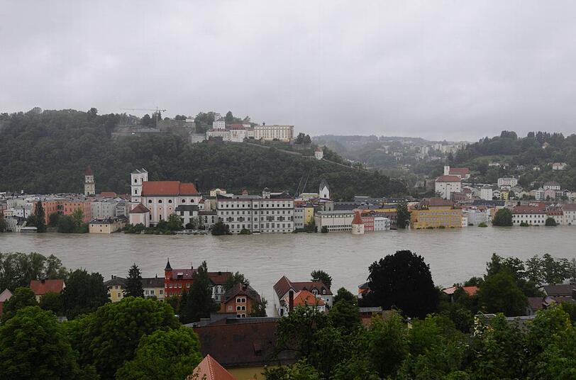 Letztes Foto nach der Evakuierung vom Kloster Mariahilf runter auf die Stadt. Hier beten viele Passauer für ein Ende der Katastrophe.